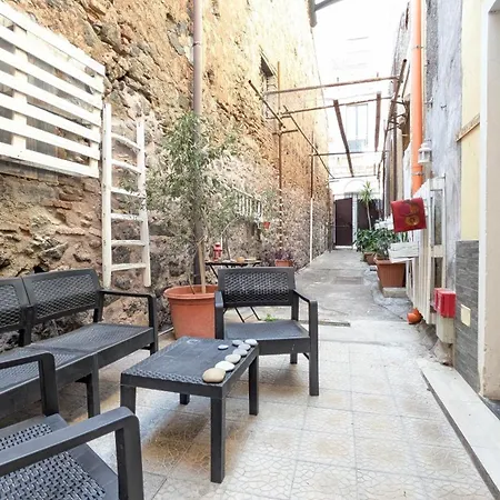 One Vicolo Lavico * Catania